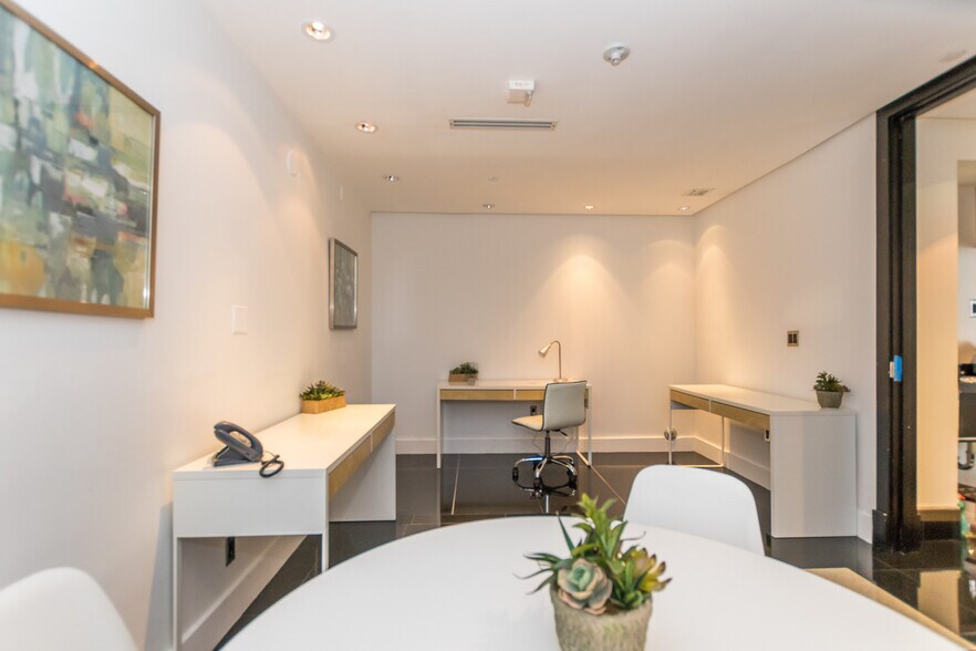 More Photos Of 1000 Brickell Ave, Miami Office For Sale