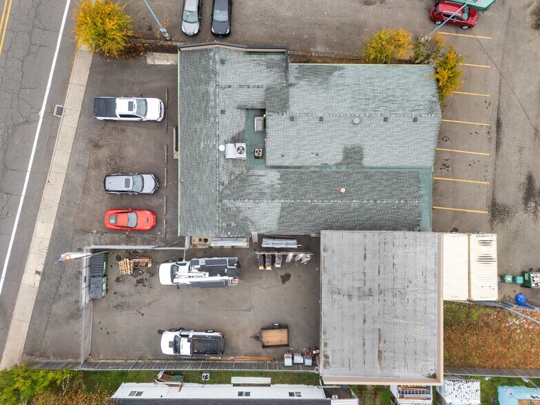 More Photos Of 4403 SE Roethe Rd, Milwaukie Industrial For Sale
