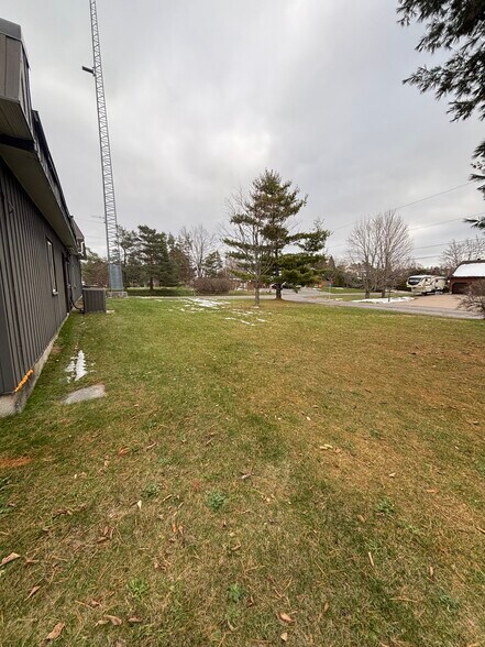 More Photos Of 7010 Parkway Rd, Greely Flex For Sale