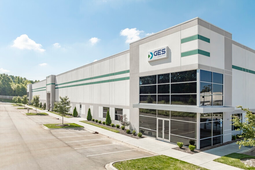 More Photos Of 4330 Silverpark Dr, Charlotte Unknown For Lease