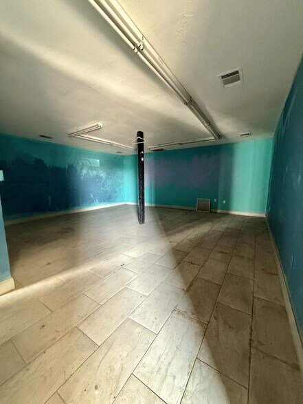 More Photos Of 6107 W 34th St, Houston Warehouse For Lease