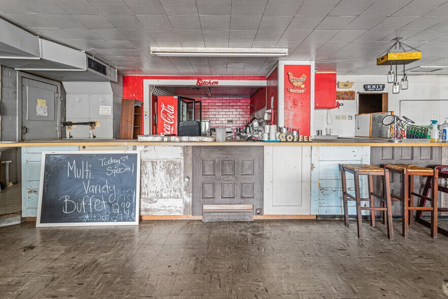 More Photos Of 301 N Wheeler Rd, Colmesneil Freestanding For Sale