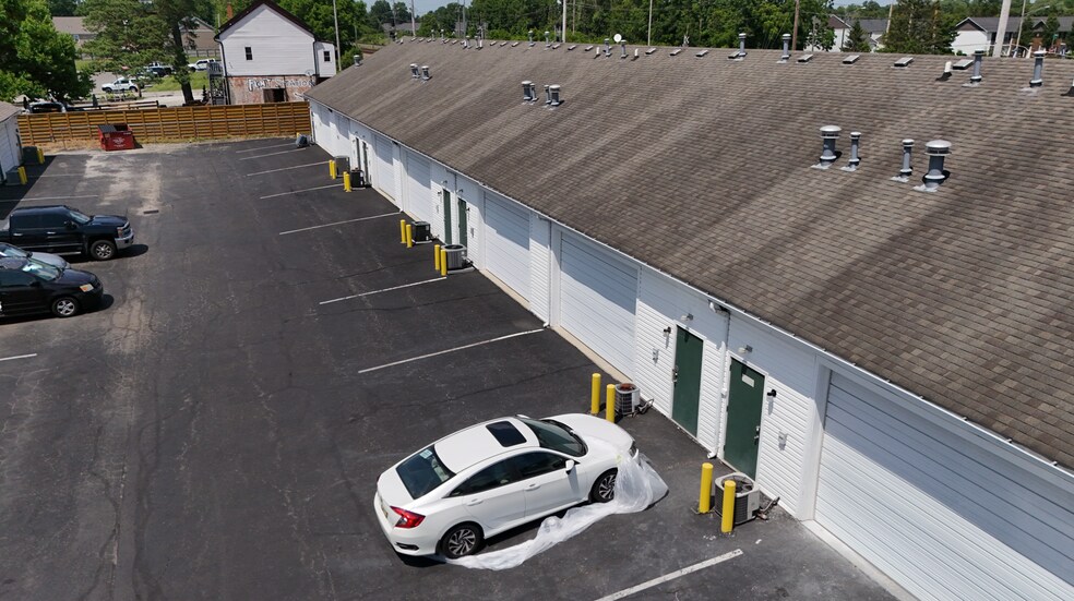 More Photos Of 7909-7925 Station St, Columbus Flex For Lease