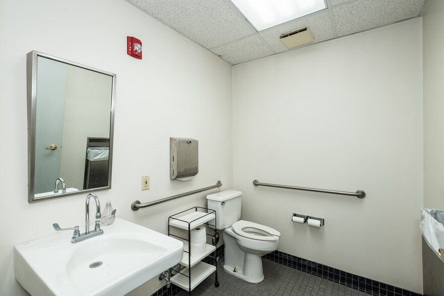 More Photos Of 45 Electric Ave, Brighton Flex For Sale