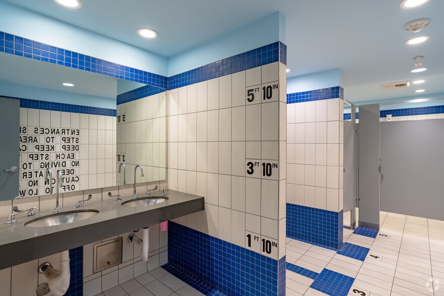 More Photos Of 6565 W Sunset Blvd, Hollywood Office For Lease