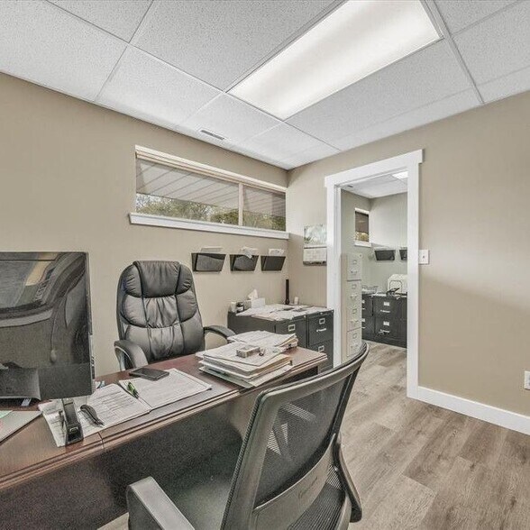 More Photos Of 25400-25430 Goddard Rd, Taylor Medical For Sale