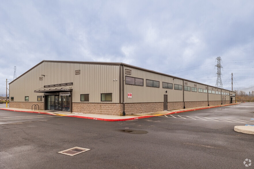 More Photos Of 3333 NW 35th St, Vancouver Light Distribution For Lease