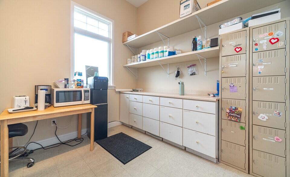More Photos Of 30 Country Squire Dr, Cromwell Medical For Sale