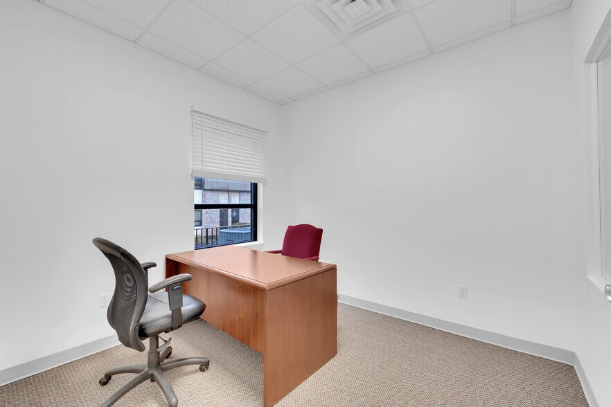 More Photos Of 230 US Highway 206, Flanders Medical For Lease