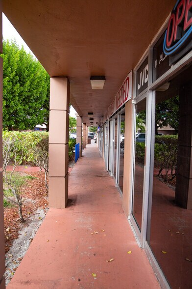 More Photos Of 1000-1042 S Military Trl, West Palm Beach, West Palm Beach General Retail For Sale