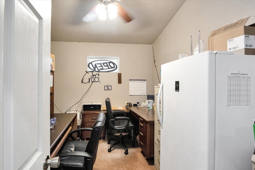 More Photos Of 3710 Waterwood Pass, Elmendorf Restaurant For Sale