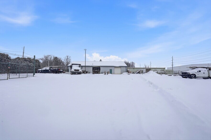 More Photos Of 237 Curtis St, Delaware Warehouse For Lease