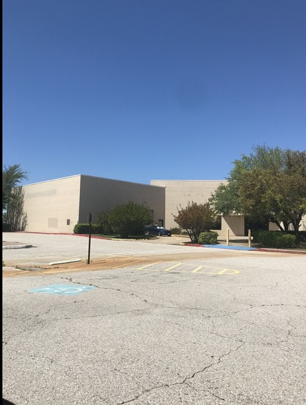 More Photos Of 4800 N Texoma Pky, Sherman Unknown For Lease