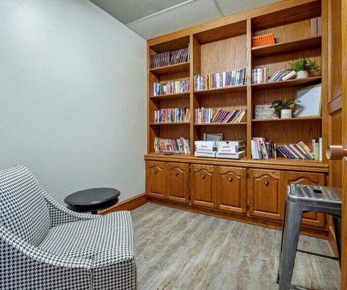 More Photos Of 327 10 St S, Lethbridge Religious Facility For Sale
