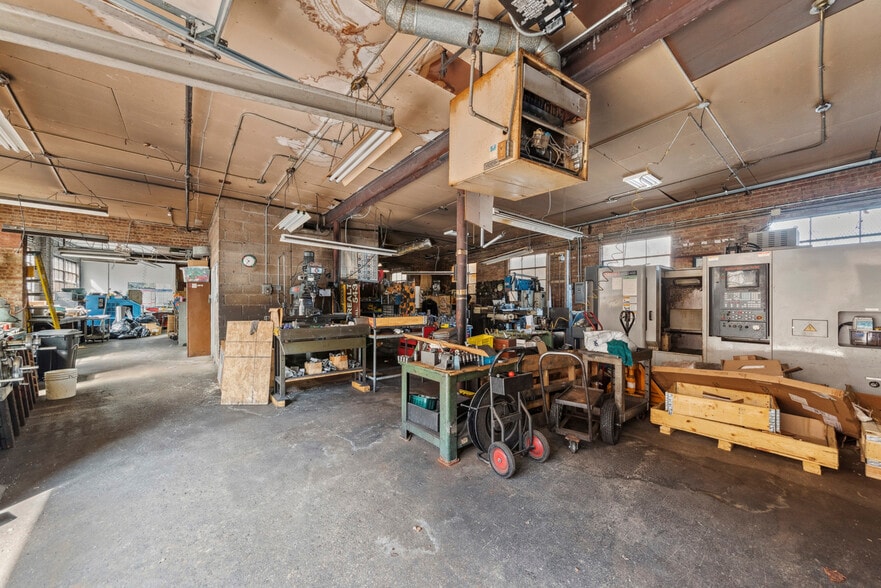 More Photos Of 3957 N Normandy Ave, Chicago Manufacturing For Sale