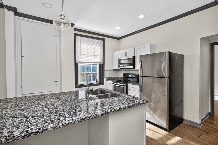 More Photos Of 102 W High St, Lexington General Retail For Sale