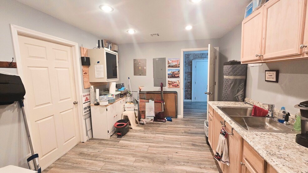 More Photos Of 1801 S National, Fort Scott Convenience Store For Sale