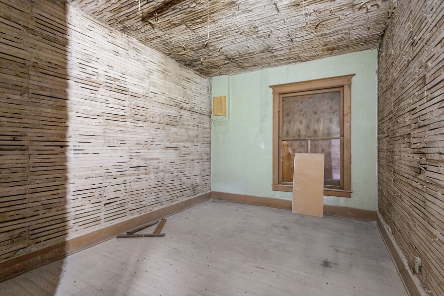More Photos Of 844-846 N G Ave, Douglas Storefront Retail Residential For Sale