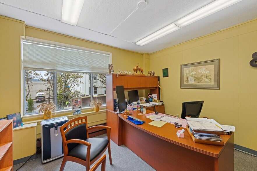 More Photos Of 340 Central Ave, Coos Bay Medical For Lease