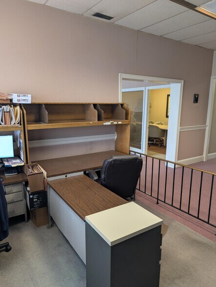 More Photos Of 565 Newark Pompton Tpke, Pompton Plains Office For Lease