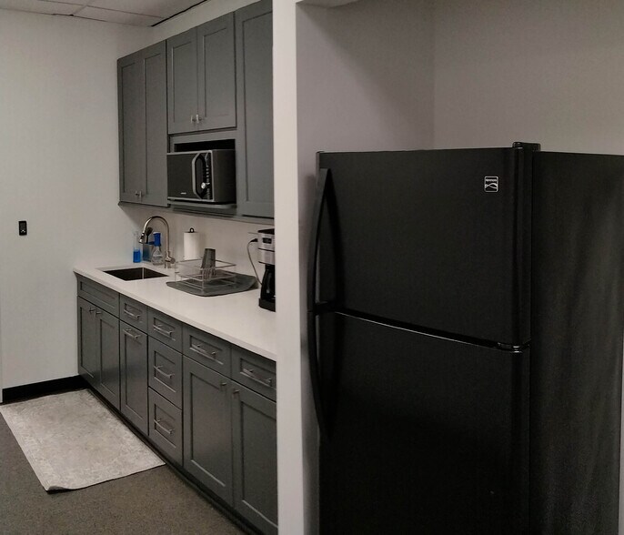 More Photos Of 817 E Morehead St, Charlotte Office For Lease