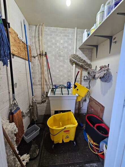 More Photos Of 815 N 1st Ave, Great Falls Auto Dealership For Lease