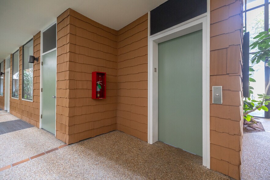 More Photos Of 4300 S I-10 Service Rd, Metairie Loft Creative Space For Lease