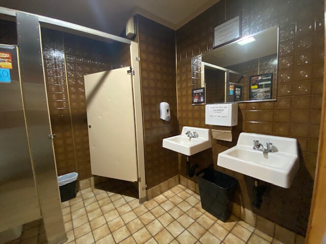 More Photos Of 1803 Main St, Green Bay Bar For Sale