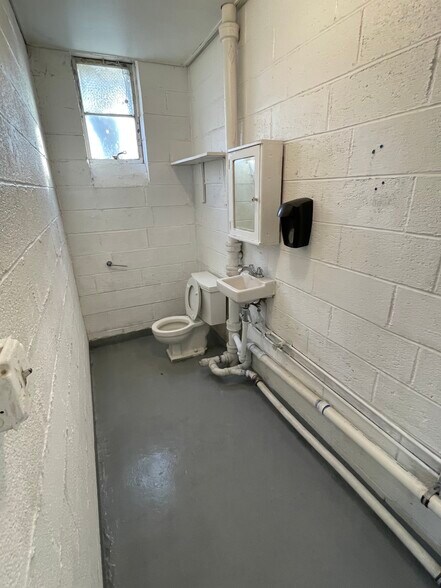 More Photos Of 45 Wadsworth St, Wallington Warehouse For Lease