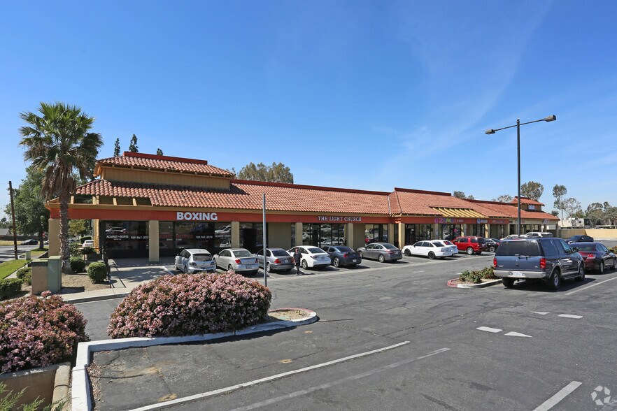More Photos Of 911-945 W Foothill Blvd, Rialto Unknown For Lease