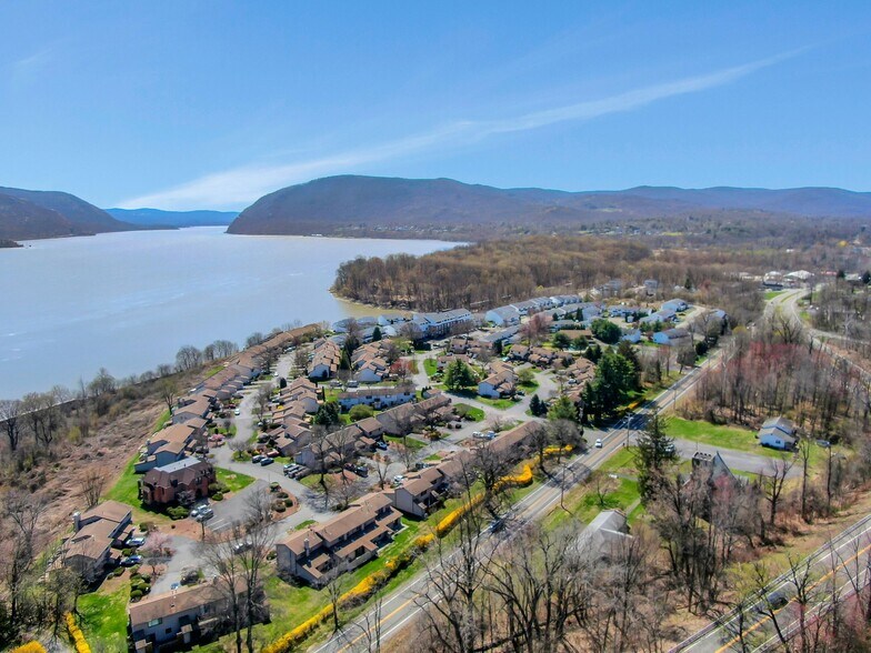 More Photos Of 37 Old Route 9W, New Windsor Township Specialty For Sale