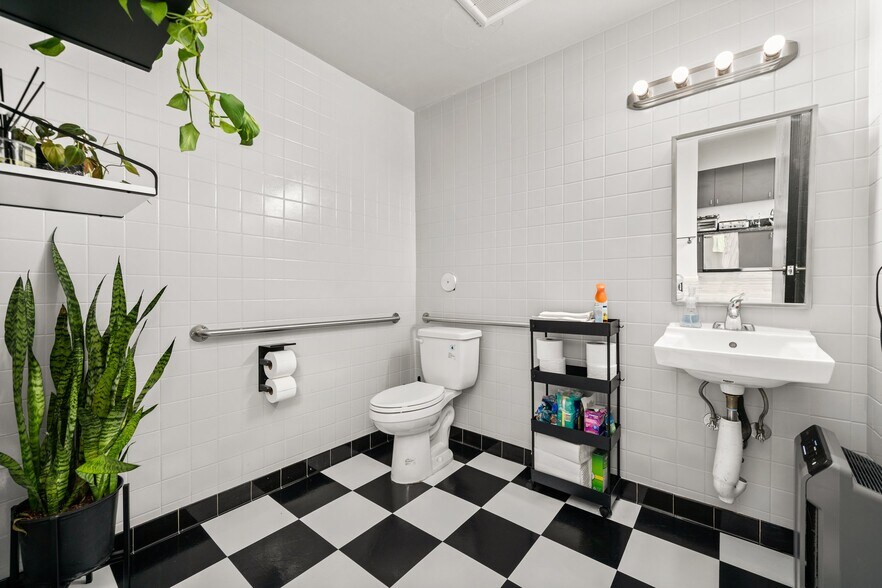 More Photos Of 5250 Vineland Ave, North Hollywood Loft Creative Space For Lease