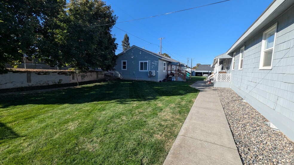 More Photos Of 204 SE 12th St, College Place Apartments For Sale