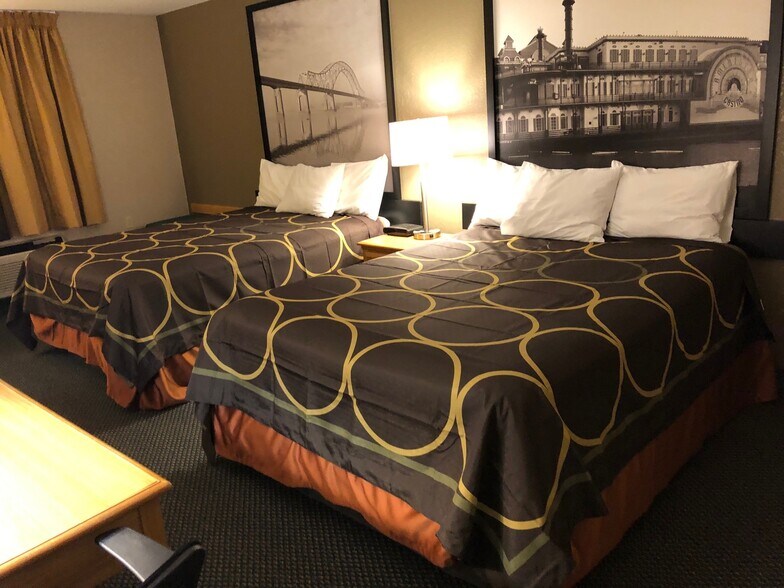 More Photos Of 210 N 2nd Ave, Sheldon Hotel For Sale