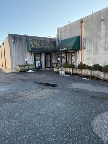 More Photos Of 3021-3023 Jericho Tpke, East Northport Storefront For Sale