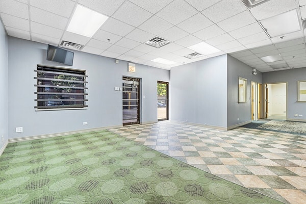 More Photos Of 501-565 N Wolf Rd, Wheeling Warehouse For Sale