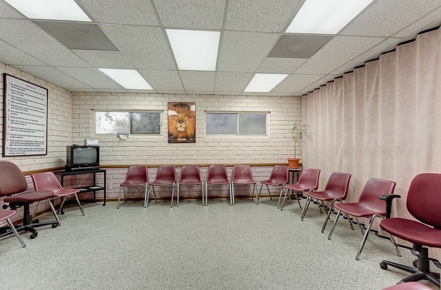 More Photos Of 8512 Whitworth Dr, Los Angeles Loft Creative Space For Sale