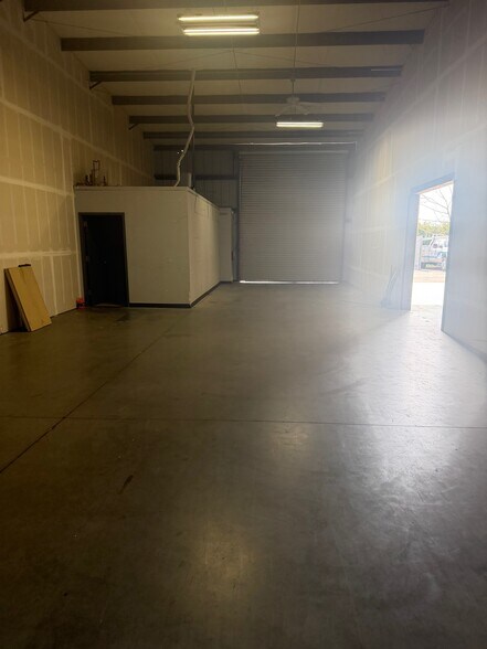 More Photos Of 17981 Ideal Pkwy, Manteca Flex For Lease