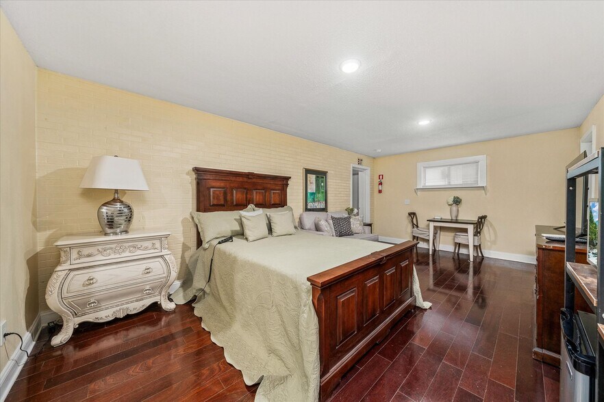 More Photos Of 11 W Rhea St, Sparta Office Residential For Sale