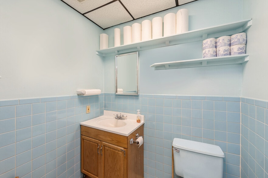 More Photos Of 138-27 247th St, Rosedale Showroom For Sale