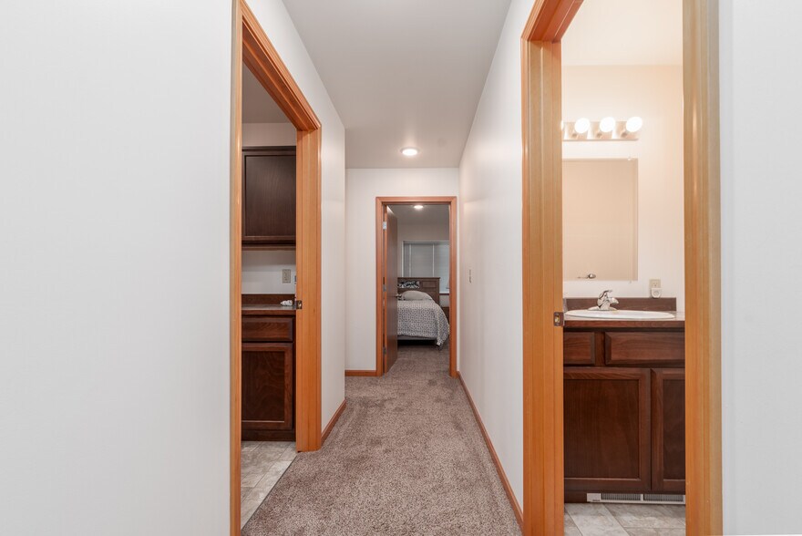 More Photos Of 400 JS Dr, Craig Flex For Sale