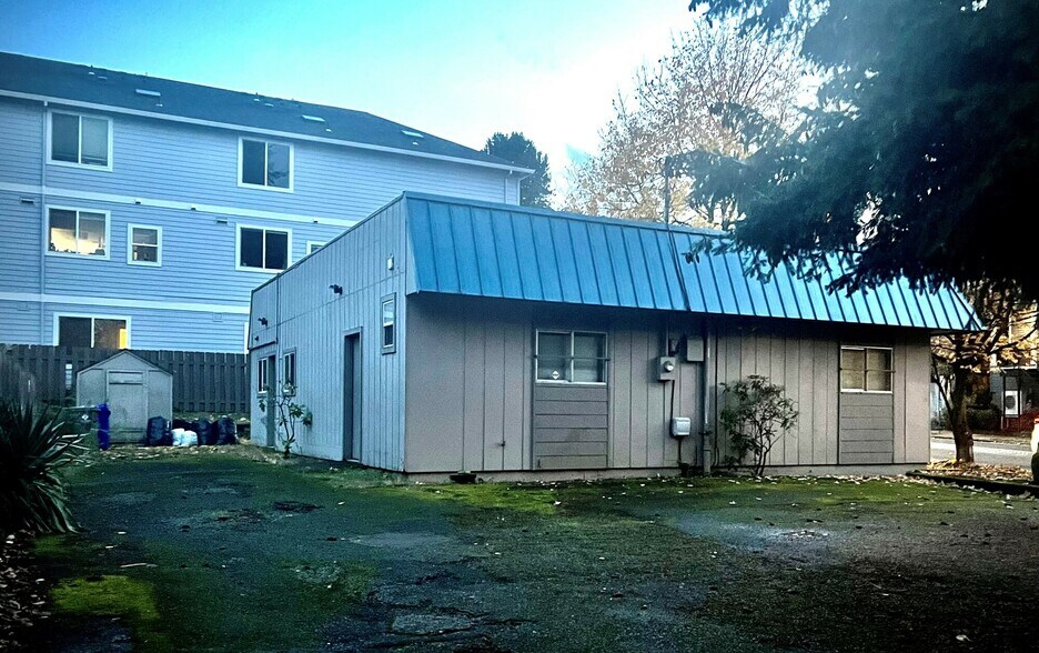 More Photos Of 3004 SE 50th Ave, Portland Office For Sale