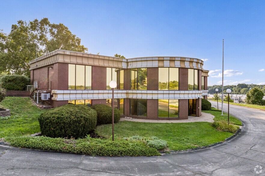 More Photos Of 1080 Caroline Dr, Washington Medical For Sale