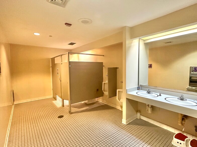 More Photos Of 9915 Apple Ridge Rd, Gaithersburg Religious Facility For Sale