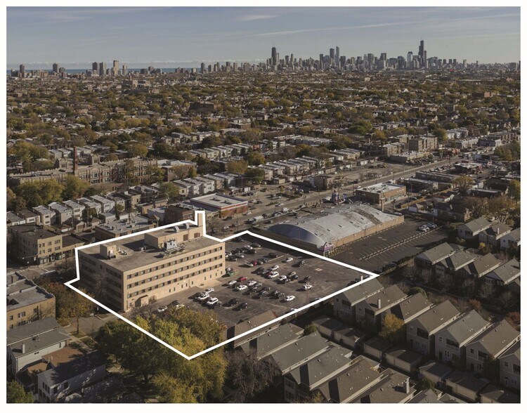 More Photos Of 2401 W Grace St, Chicago Office For Lease