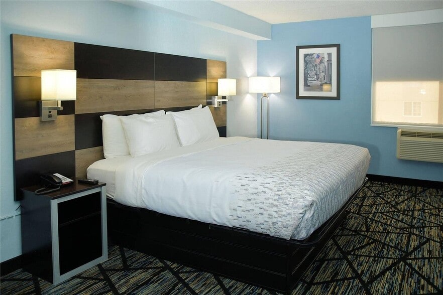 More Photos Of 2115 N Marine Blvd, Jacksonville Hotel For Sale