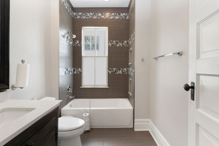 More Photos Of 326 S Hyde Park Ave, Tampa Office Residential For Sale