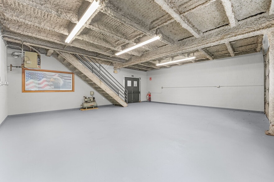 More Photos Of 34 Sullivan Rd, North Billerica Warehouse For Sale