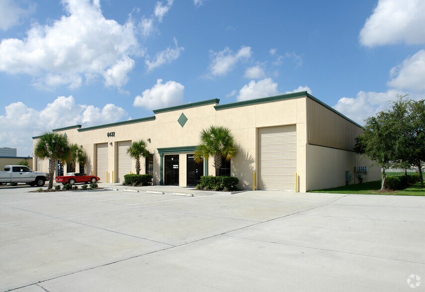 Primary Photo Of 6432 Pinecastle Blvd, Orlando Warehouse For Lease
