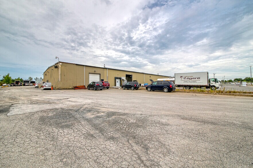 More Photos Of 1265-1325 Rue Industrielle, La Prairie Warehouse For Lease